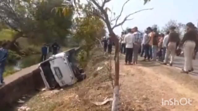 देवघर सुल्तानगंज मुख्य मार्ग के पसिया मोड़ पर तीन वाहनों का टक्कर,छात्र सहित 20 जख्मी