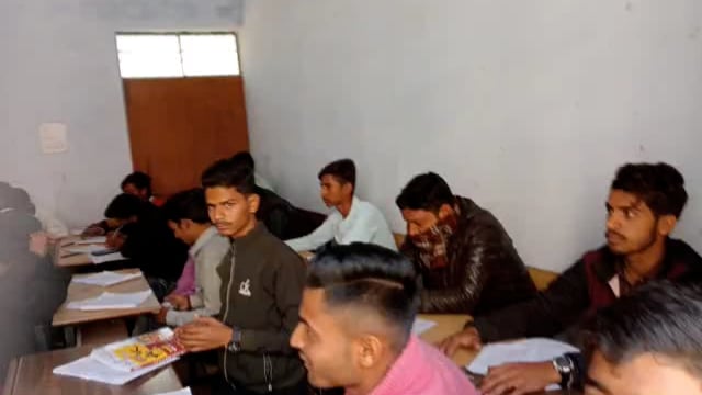 संस्कृत विषय की परीक्षा में जमकर हुई नक़ल, डीएम ने जांच के दिए आदेश 