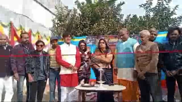 द बिहारी कॉमेडी शो की शूटिंग का मुखिया ने फीता काटकर विशंम्भरचक् गांव में किया शुभारंभ