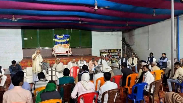 नगर थाना क्षेत्र के गढ़ी बिशनपुर गांव स्थित एक निजी सभागार में राजद कार्यकर्ताओं की बैठक आयोजित।