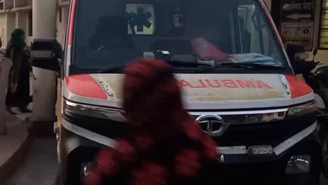 रुड़की सालियर मै बस ड्राइवर और ऑटो ड्राइवर की हुई भिड़ंत ऑटो ड्राइवर की हालत गंभीर .....