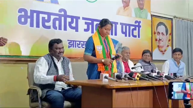 कांग्रेस के सांसद गीता कॉलोनी थामा बीजेपी का दामन।