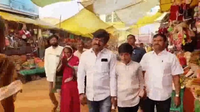 मायाक्का चिंचली (कर्नाटक)देवी समोर आमदार गोपीचंद पडळकर नतमस्तक झाले.