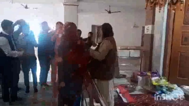 सांसद हेमा मालिनी ने हाई कमान के आदेश पर मथुरा से ही चुनाव लड़ने  को कहा अन्यथा अन्य स्थान से नहीं लड़ेंगी