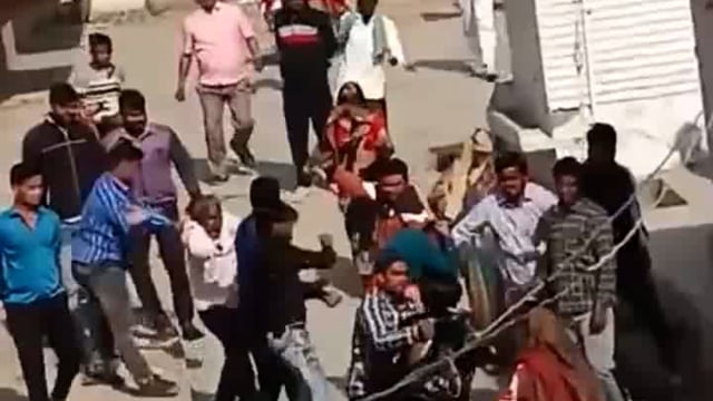 मथुरा स्वामी घाट पर नाविक के साथ दबंगों ने की मारपीट पुलिस ने नहीं की कोई कार्रवाई