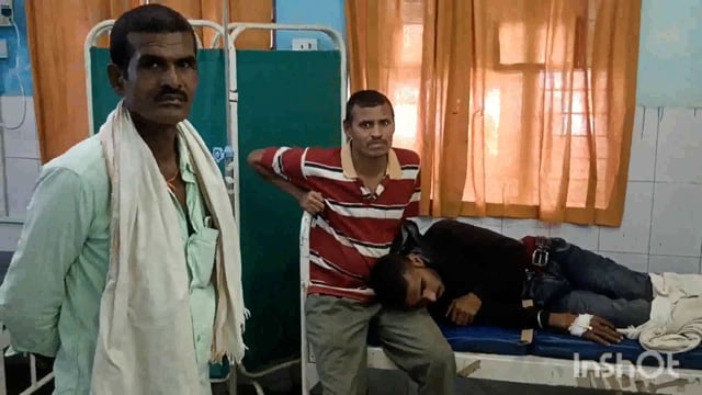 शहर के कवैया थाना क्षेत्र के मकुना गांव के समीप ई रिक्शा पलटने से एक युवक हुआ गंभीर रूप से जख्मी।