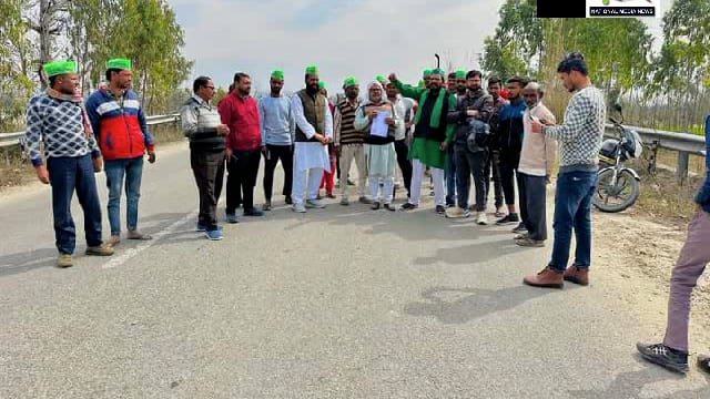बुग्गावाला मै भारतीय किसान यूनियन क्रांति के कार्यकर्ताओं ने किया प्रदर्शन 