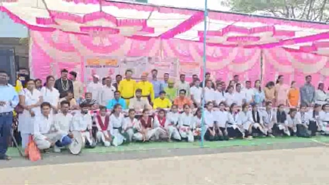 हिंगोली नगरपालिकेकडून पथनाट्य स्पर्धा घेण्यात आली यावेळी सीओ अरविंद मुंडे