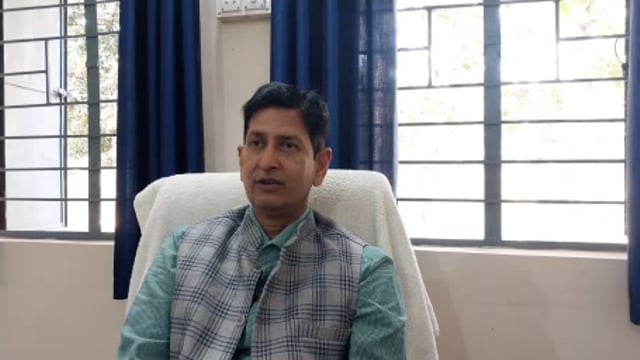 नये उपायुक्त ने बौंसी प्रखंड कार्यालय में पहुंचकर यहां के कार्यों का जायजा लिया कार्य में तेजी लाने के साथ ही कई महत्वपूर्ण दिशा निर्देश भी उसके द्वारा दिए गये