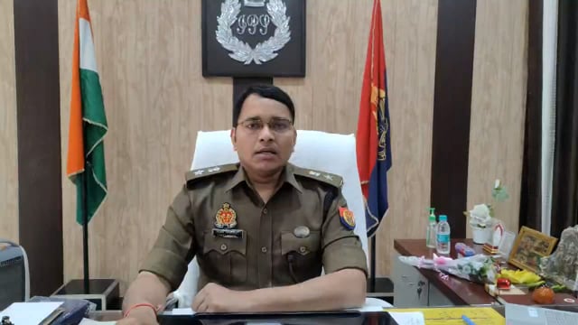 गोंडा ट्रैक्टर ट्राली में कर ने मारी टक्कर दो की मौत एक घायल लखनऊ रेफर