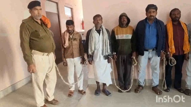 उत्पाद विभाग की टीम ने नगर एवं बड़हिया थाना क्षेत्र से पांच शराबी समेत एक शराब कारोबारी को किया गिरफ्तार।