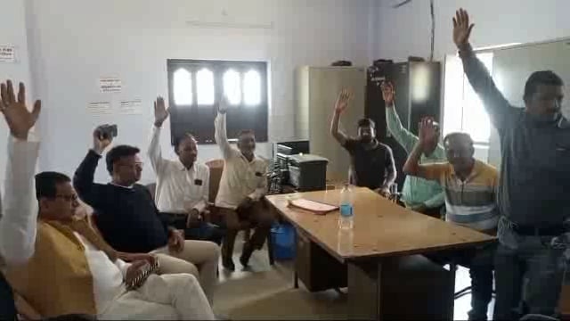 अमरपुर नगर पंचायत के वार्ड पार्षदों ने मुख्य पार्षद के खिलाफ खोला मोर्चा लगाया गंभीर आरोप