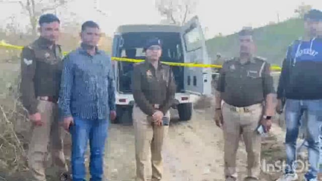 राधा रानी अंडरपास के समीप दो गांजा तस्करों से पुलिस की मुठभेड़ घायल होने के बाद हिरासत में लिया