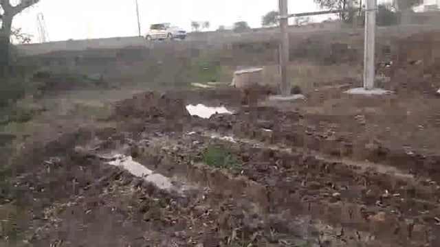 आठवड्यापासून दुशित पाणी पुरवठा सुरू आहे कारण गावात गेल्या पाणी पुरवठा पाईप लाईन लिकिज