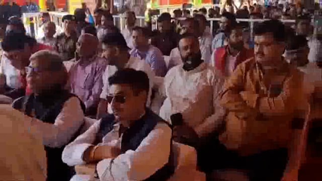 प्रधानमंत्री नरेंद्र मोदी ने ऑनलाइन हरी झंडी दिखाकर देवघर डिब्रूगढ़ ट्रेन को मोहनपुर से रवाना किया