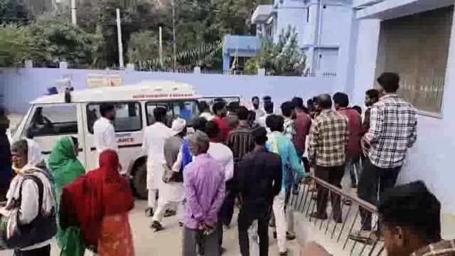 सासाराम तकिया रेलवे गुमटी के पास ट्रेन की चपेट में आने से सिंचाई विभाग के सेवानिवृत कर्मी घायल