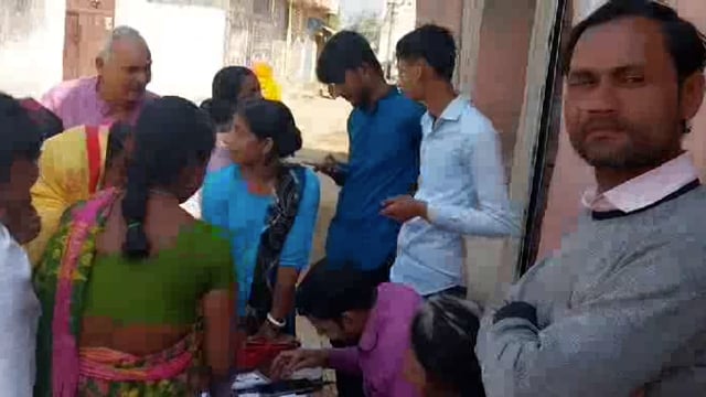 प्रधानमंत्री जन आरोग्य योजना के अंतर्गत राशन कार्डधारियों का आयुष्मान कार्ड बनाना हुआ आरंभ