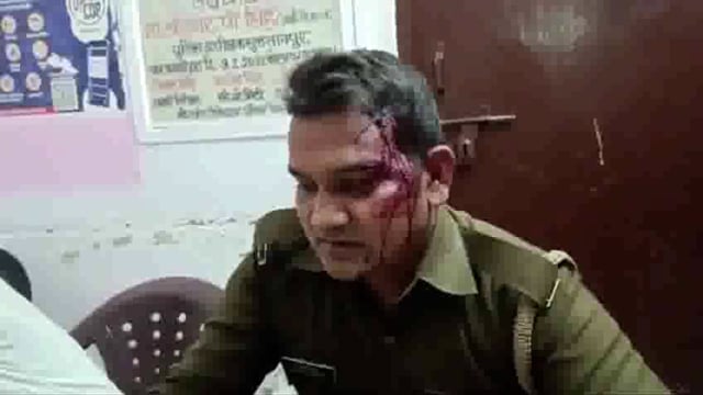 सरेआम सिपाही की पिटाई: इस तरह की बातें भी जनाक्रोश का हिस्सा प्रतीत होती है ।