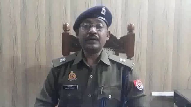 एटीएम कार्ड बदलकर ठगी करने वाले गिरोह के सदस्यों की गिरफ्तारी के संबंध में जानकारी देते अपर पुलिस अधीक्षक श्रीश्चंन्द्र 