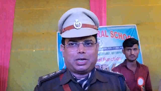 नूरसराय डोईया स्थित शिक्षा नगर में बिहार सेंट्रल स्कूल का 19वां वार्षिकोत्सव में ट्रैफिक DSP सुनील कु सिंह ने धो डाला