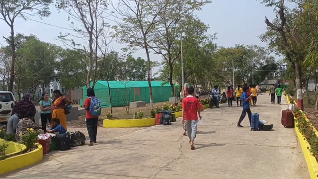 ନବୋଦୟ ବିଦ୍ୟାଳୟ @ଭଦ୍ରକ ରେ ଛାତ୍ରୀ ଆତ୍ମହତ୍ୟା ପରେ ଛାତ୍ର ଛାତ୍ରୀ ମହଲ ରେ ଭୟ ର ବାତା ବରଣ ।