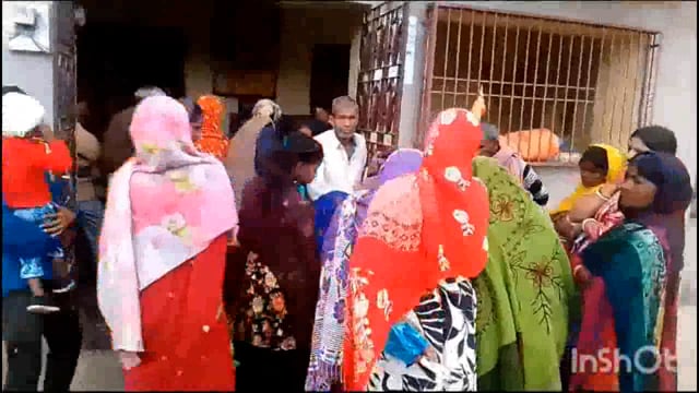 आयुष्मान कार्ड केवाईसी को लेकर दूसरे दिन भी जीविका दीदी पीडीएस सेंटर पर कर रही कार्य