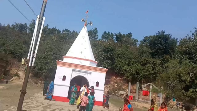 मध्यगिरी नाथ शिवमंदिर प्रांगण में हो रहे 11 दिवसीय महारुद्र यज्ञ को लेकर युवा संगठन मयूरनचन की ओर से भव्य भंडारा आयोजित 