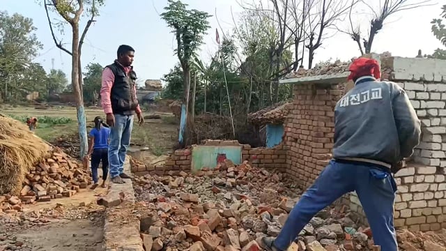 सैकड़ो वर्ष पुराना जर्जर काली मंदिर का नव निर्माण कार्य प्रारंभ, दर्जनों उत्साही युवाओं द्वारा किया जा रहा सक्रिय सहयोग
