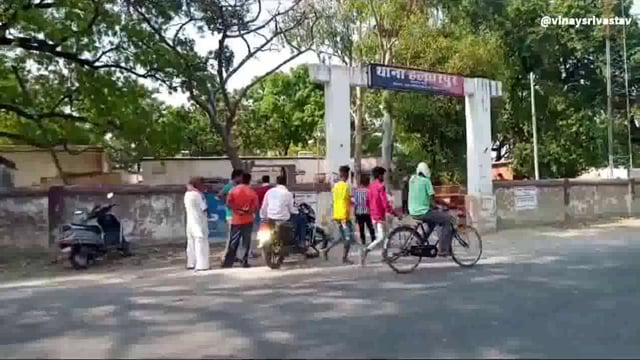 प्रेम प्रसंग में युवक की हत्या पुलिस मौके पर पहुंचकर लाश को कब्जे में लेकर पोस्टमार्टम के लिए भेजा