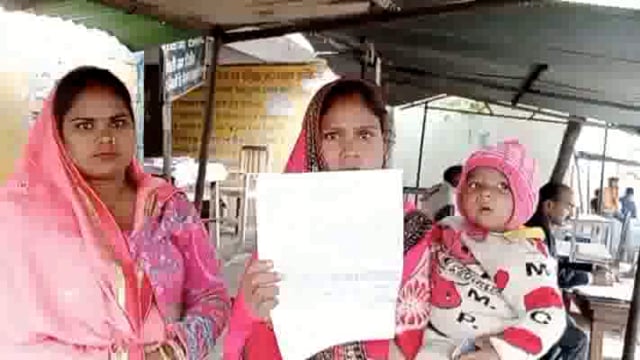 सुनार की दुकान के पास से चोर ने सोने के झाले का पर्स होला काटकर किया चोरी,पीड़िता ने थाने में दी तहरीर 