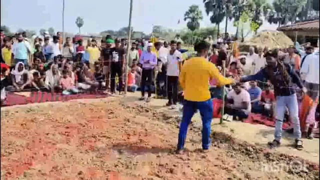 जिले के रामगढ़ चौक थाना क्षेत्र के चमघाड़ा गांव में विराट कुश्ती दंगल का हुआ आयोजन।