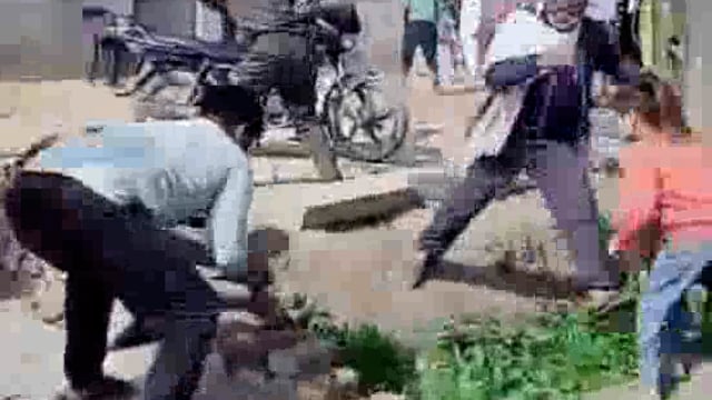 माट थाना क्षेत्र के जसौली अड्डा में हुई फायरिंग जमकर हुआ पथराव दो घायल वीडियो वायरल नौ के खिलाफ रिपोर्ट दर्ज