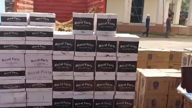 बौंसी पुलिस ने 157 पेटी अवैध विदेशी शराब के साथ एक शराब तस्कर को भी गिरफ्तार कर लिया 