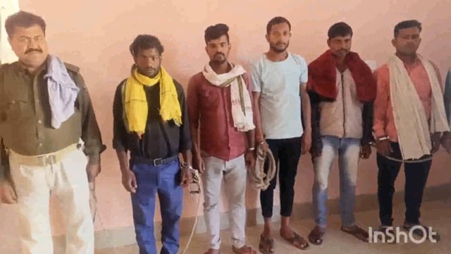 उत्पाद विभाग की टीम ने कवैया थाना क्षेत्र समेत अन्य थाना क्षेत्र से दो शराब कारोबारी समेत तीन शराबी को किया गिरफ्तार।