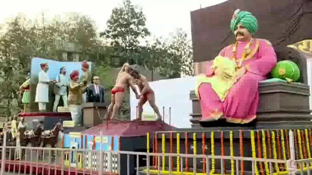 छ शाहू महाराज यांच्या चित्ररथाचे सुधीर मुनगंटीवार हसन मुश्रीफ यांच्या हस्ते उद्घाटन