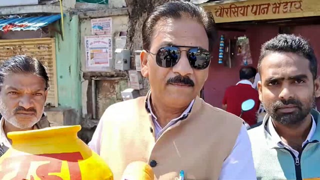 झांसी की गली गली में दौड़ा, भ्रष्टाचार का घड़ा। #jhansi 