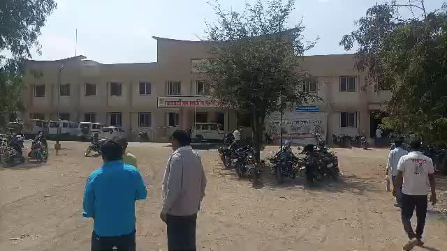 आटपाडी तहसील कार्यालयाच्या आवारातील वाळूसाठा लिलाव प्रक्रिया तात्पुरती स्थगित