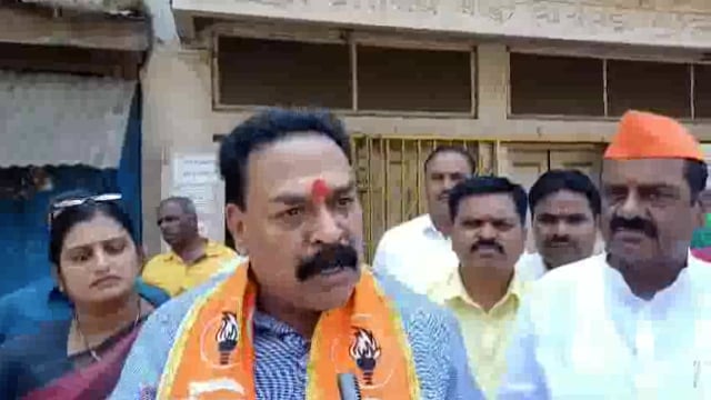 सहाय्यक कामगार आयुक्त यांना शिवसेने कडून निवेदन