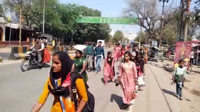 धर्म नगरी वृंदावन से यमुना जल लेकर बम बम भोले के जयघोषों के साथ, अपने गंतव्य की ओर बढ़ता हजारों शिव भक्तों का कारवां।