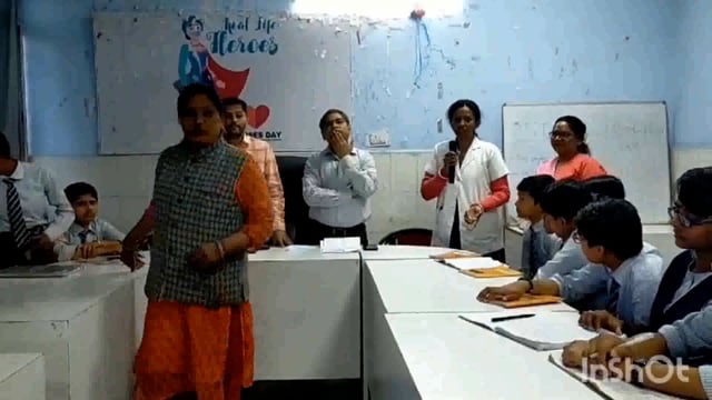 सदर अस्पताल के सभागार में डीएस की अध्यक्षता में नवोदय विद्यालय की छात्र-छात्राओं को फर्स्ट एड की दी गई जानकारी।