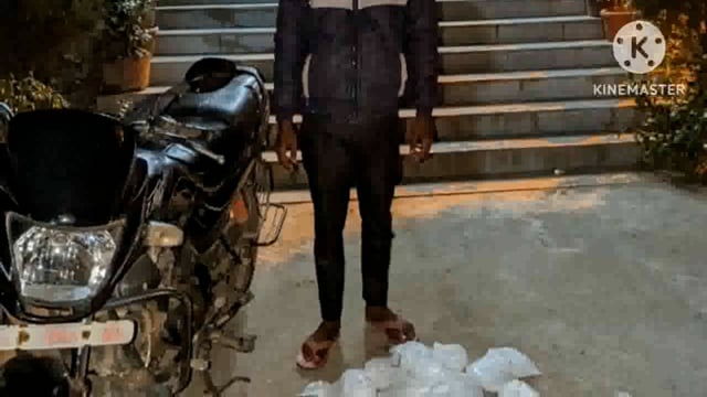 पुलिस ने 23 लीटर महुआ शराब के साथ एक बाइक सवार युवक को किया गिरफ्तार भेजा न्यायालय