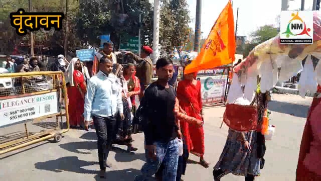 वृंदावन में शौ शैय्या तिराहे से चार पहिया वाहनों को रोक कर,  पुलिस ने मथुरा की ओर सुरक्षित निकाले शिव भक्त।