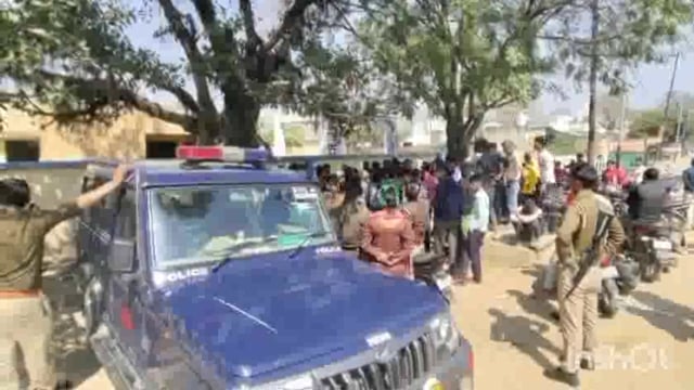 भीमराव अंबेडकर की मूर्ति को क्षतिग्रस्त करने से लोगों में आक्रोश