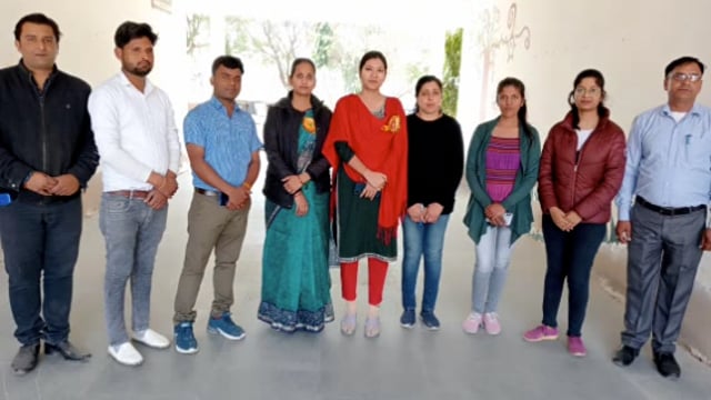 मथुरा के फरह ब्लाॅक मैं महिला सशक्तिकरण के अंतर्गत लगभग एक सौ महिलाओ को प्रमाण पत्र देकर सम्मानित किया गया