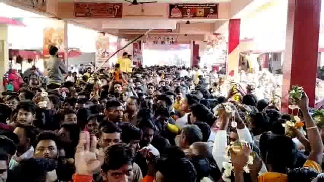 महाशिवरात्रि पर्व पर घुईसरनाथ धाम में महादेव के जलाभिषेक को उमड़ा श्रद्धालुओं का जन सैलाब 