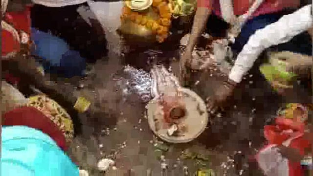 सिमरा बाबा धाम में महाशिवरात्रि में लाखों की संख्या में पहुंचे श्रद्धालुओं ने किया जलाभिषेक