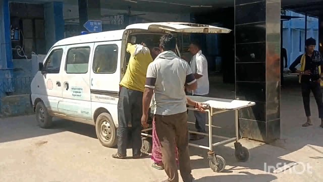 जिले के रामगढ़ चौक थाना क्षेत्र के बिल्लो गांव के समीप बाइक के चपेट में आने से युवती गंभीर रूप से घायल। 