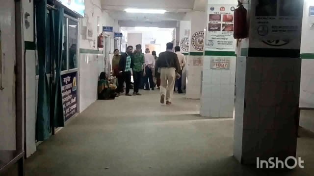 उत्पाद विभाग की टीम ने गिरफ्तार महिला शराब कारोबारी को सदर अस्पताल मेडिकल जांच-बाद भेजा जेल।