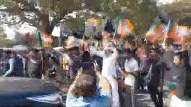 Begusarai Mein Kendriya Mantri Giriraj Singh ko Bhajpa karykartaon Ne Kale jhande dikhayen aur murdabad ke nare Lagaye