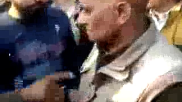 Aligarh mein graminon ne Daroga Se Ki badsaluki graminon ke changul se Choron ko chhudaane gaye the graminon Ne Daroga